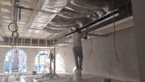 تأسيس مجاري الهواء لنظام التكييف المركزي في الرياض